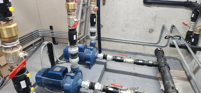 Bombas y canalizaciones de la planta elevadora de agua potable